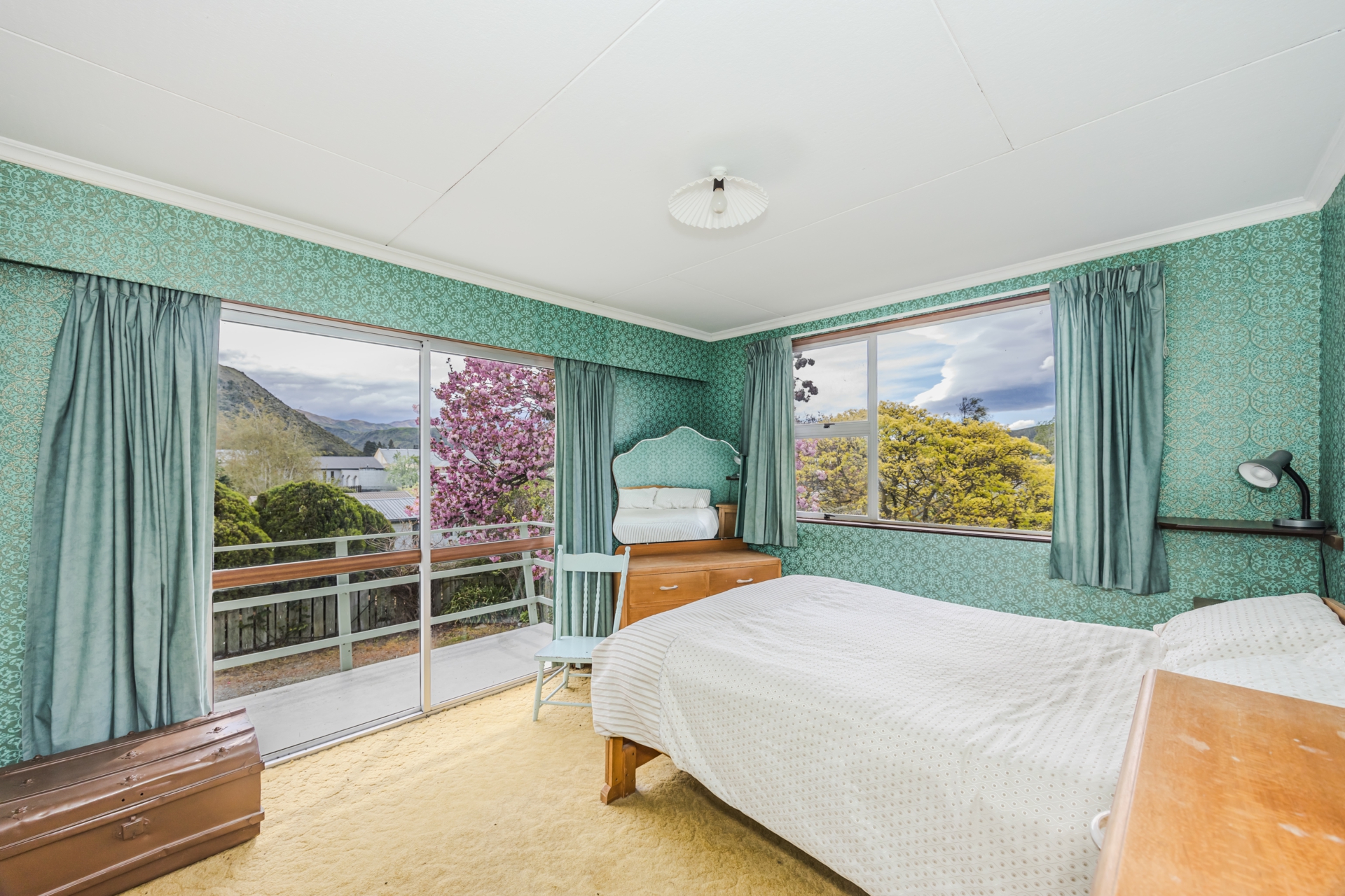 10 Bowen Street, KUROW