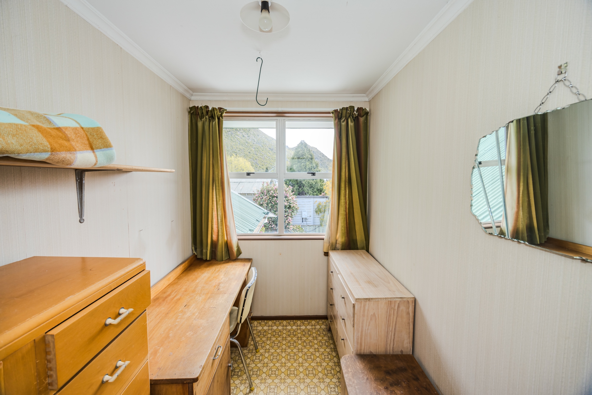10 Bowen Street, KUROW