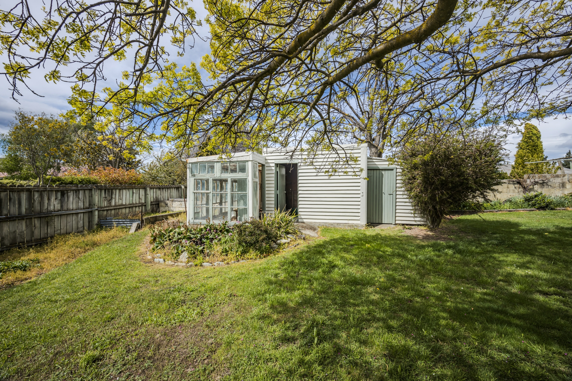 10 Bowen Street, KUROW