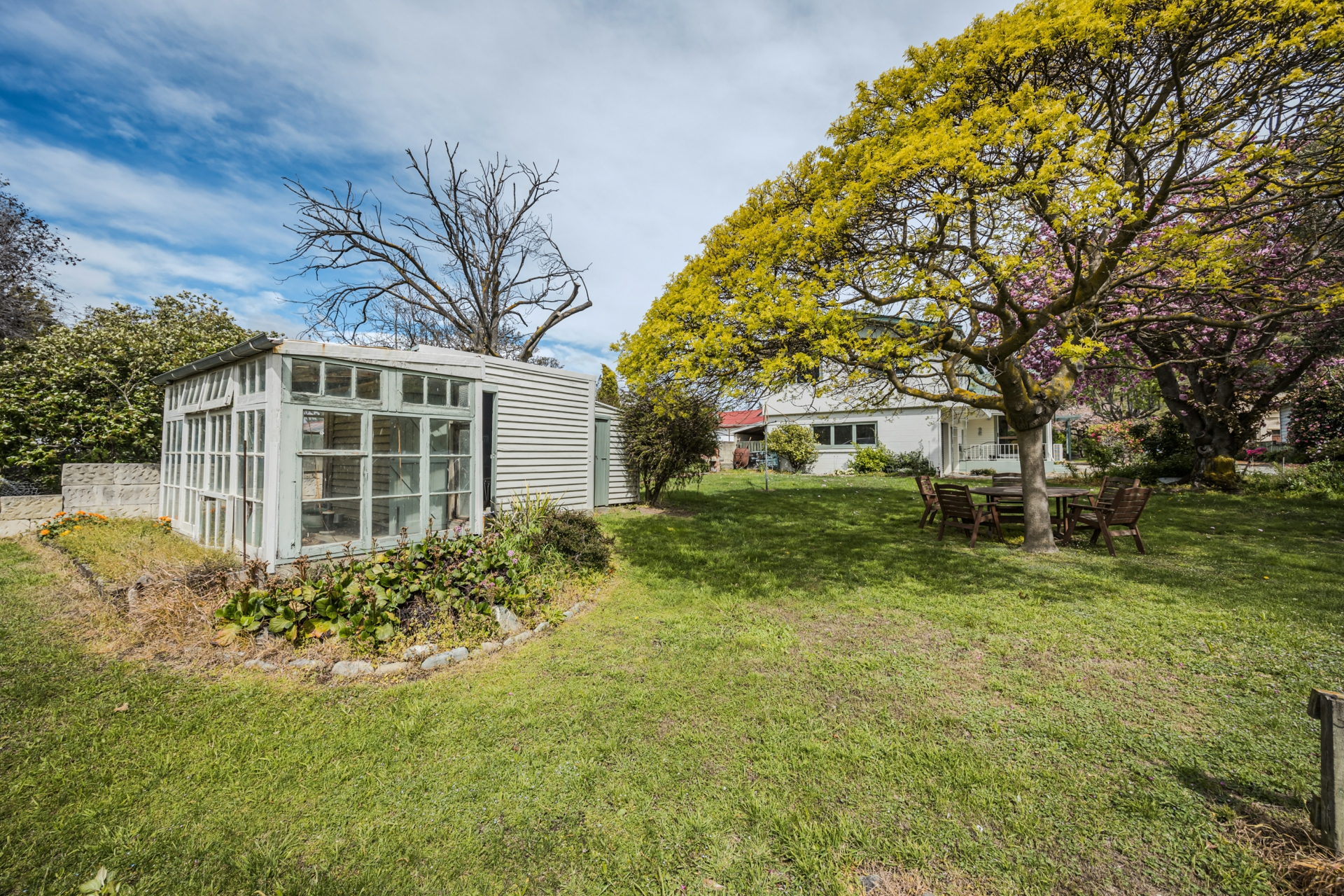 10 Bowen Street, KUROW