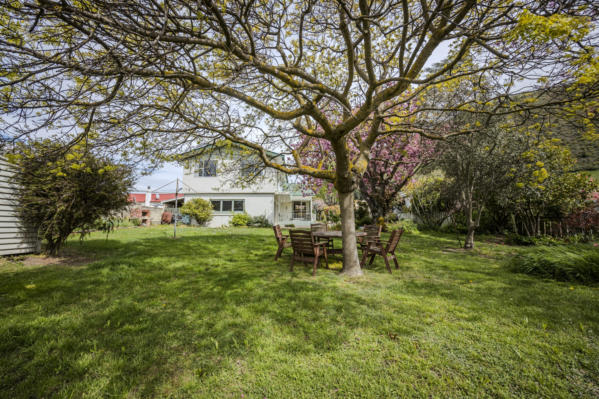 10 Bowen Street, KUROW