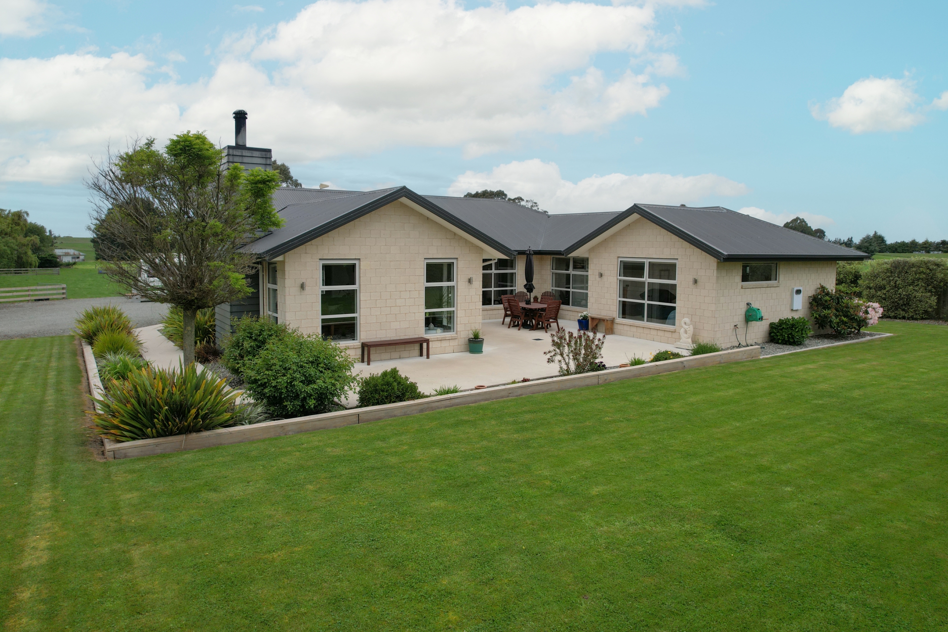 6A Essex Street, WESTON
