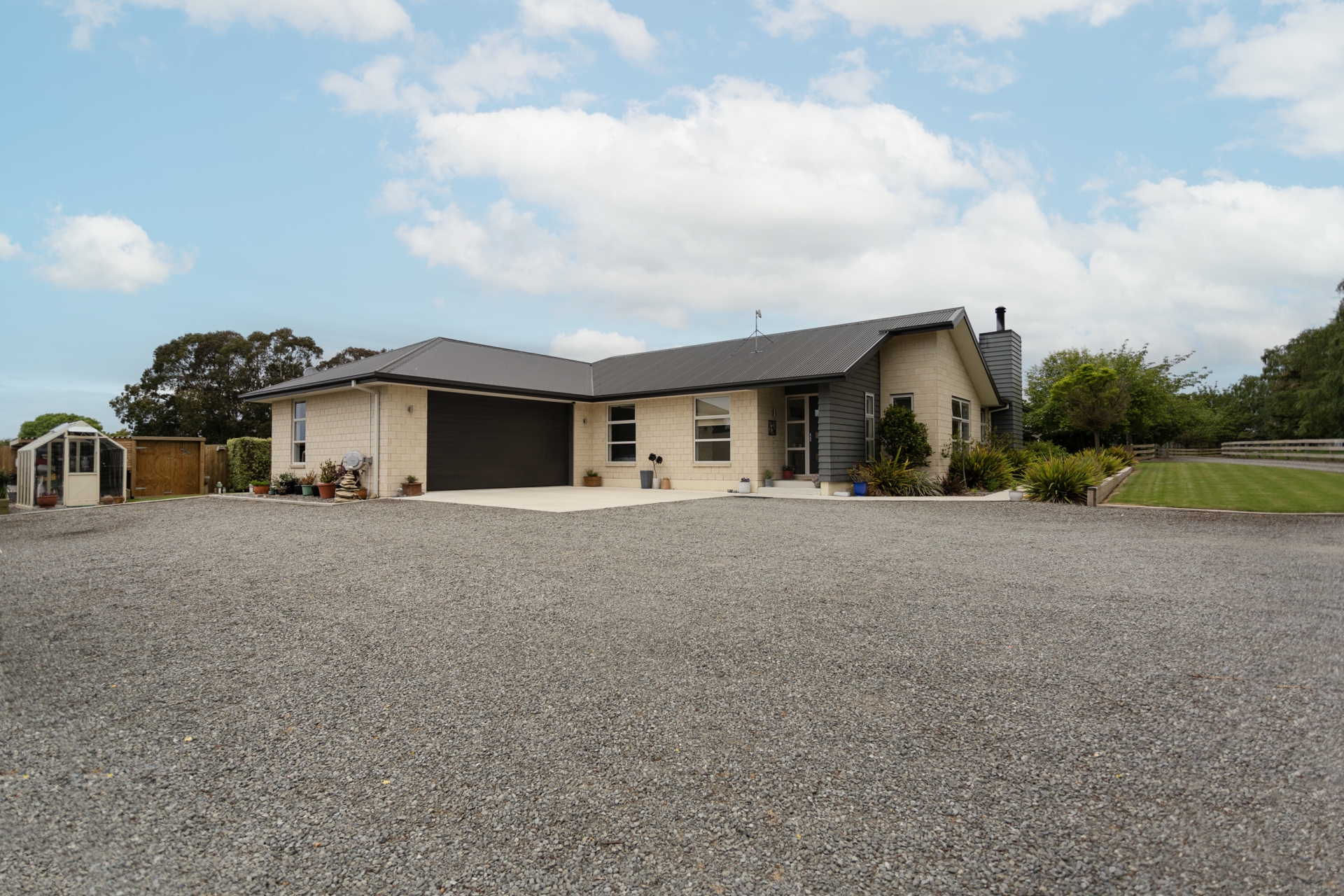 6A Essex Street, WESTON