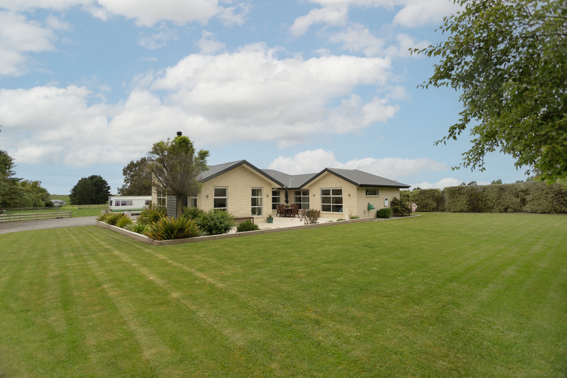 6A Essex Street, WESTON