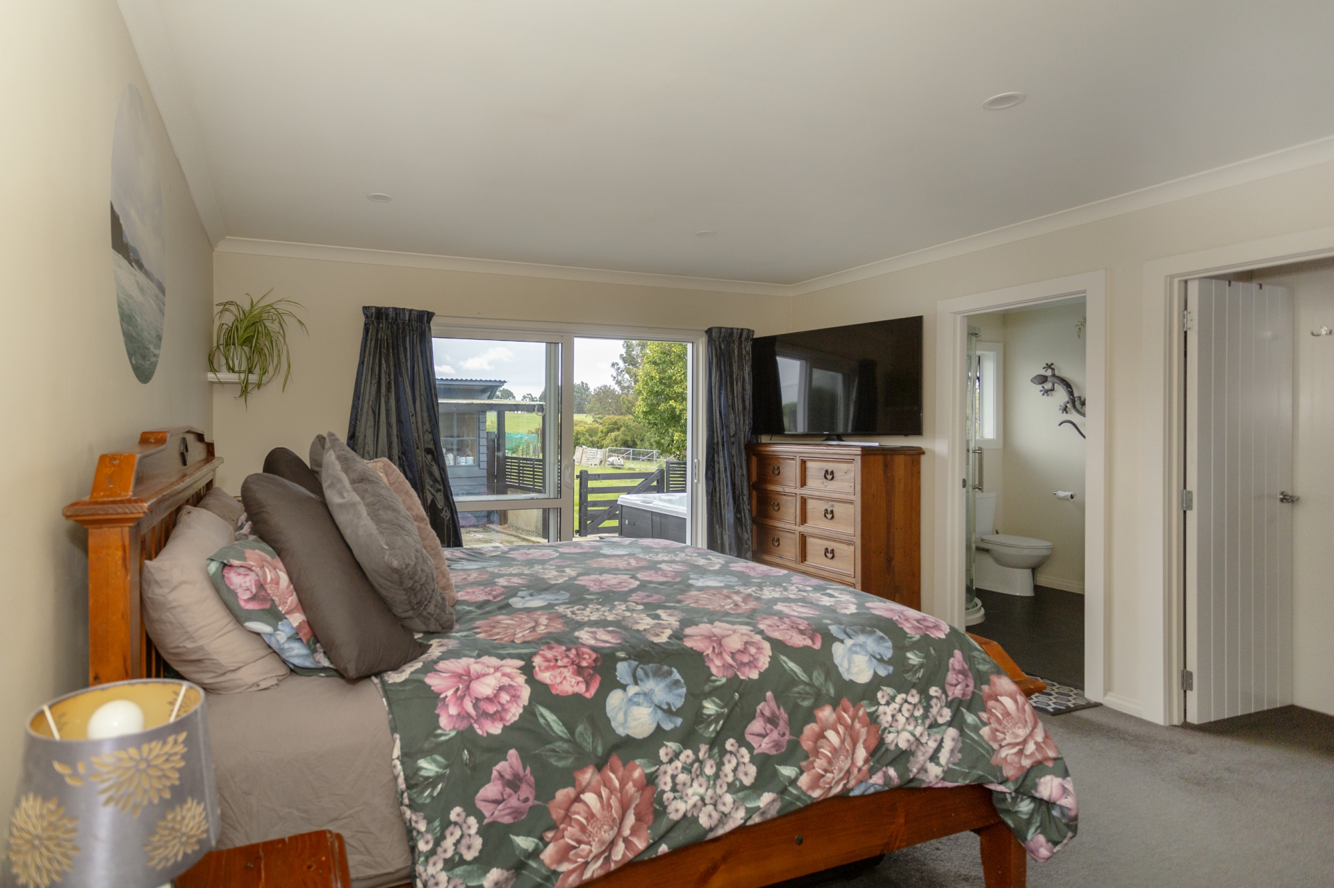 326 Homestead Road, WESTON