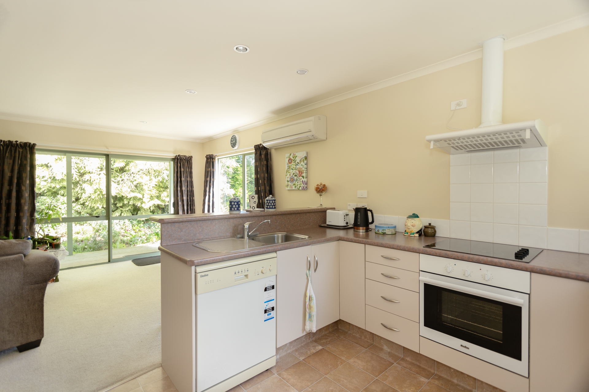 234 Whiterocks Road, WESTON