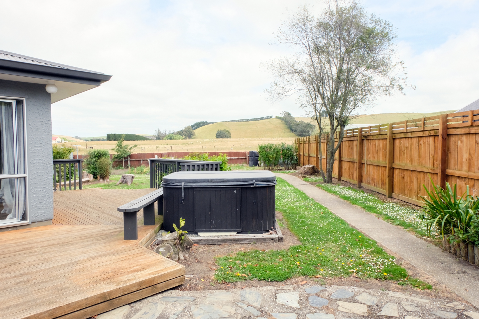 17 Airedale Road, WESTON