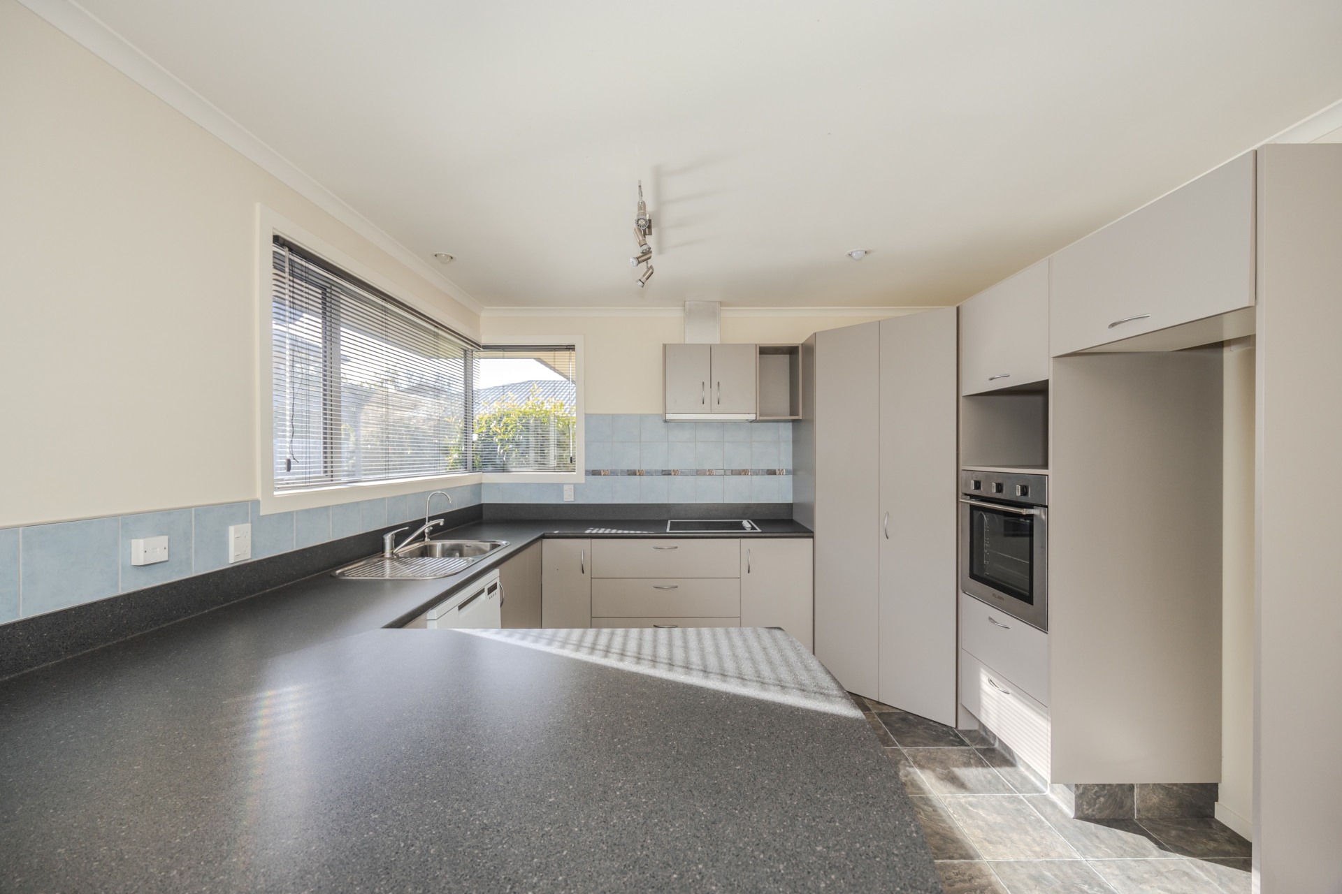 8/92 Perth Street, SOUTH HILL