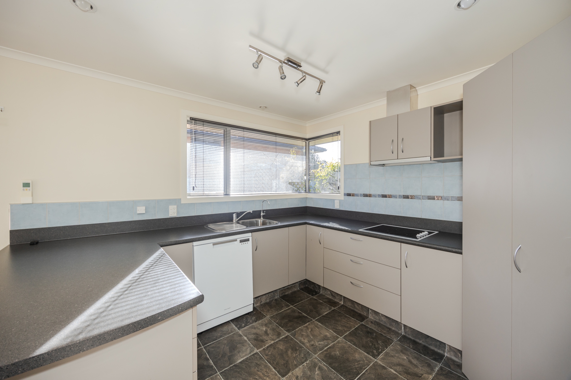 8/92 Perth Street, SOUTH HILL