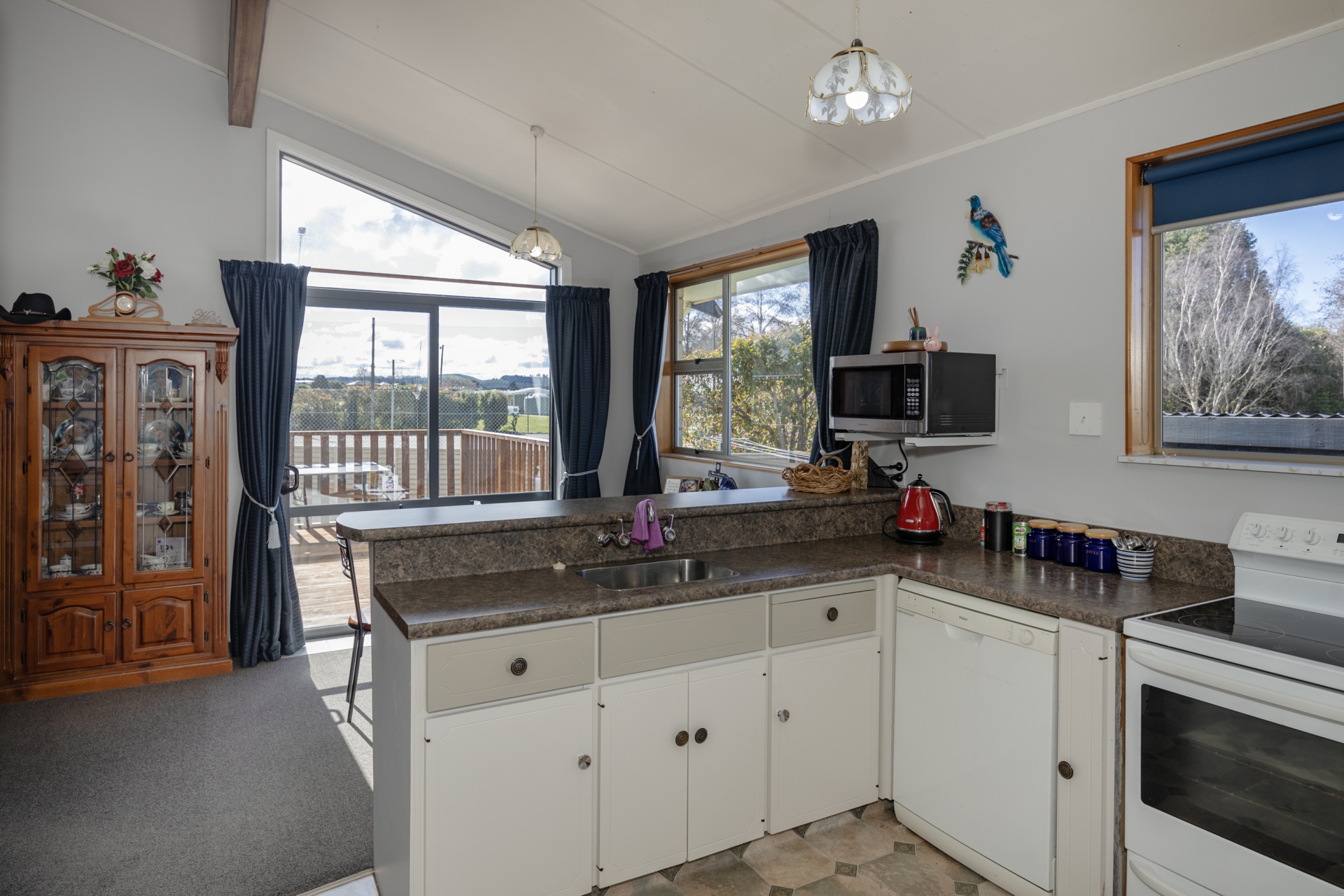 11 Charles Street, WESTON