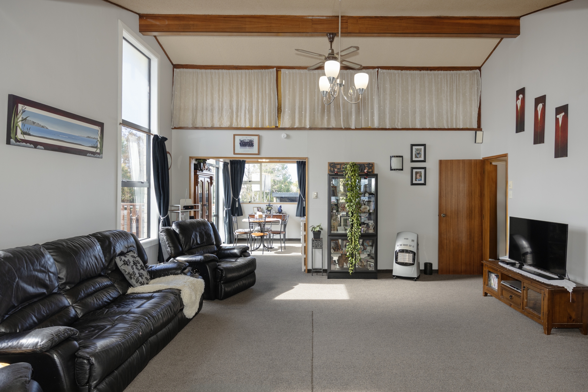 11 Charles Street, WESTON