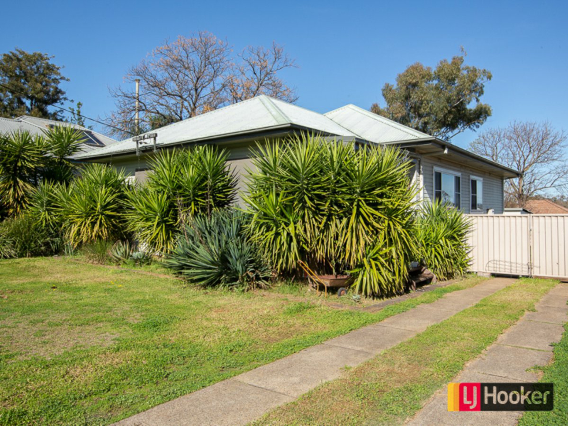 21 Parry Street West Tamworth NSW Property Details LJ Hooker