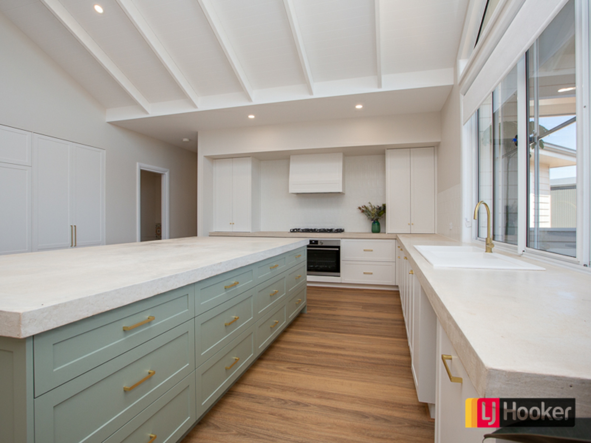 11 Potts Parade, MOORE CREEK