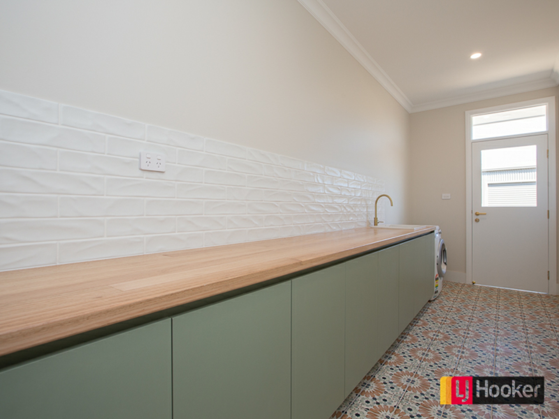 11 Potts Parade, MOORE CREEK