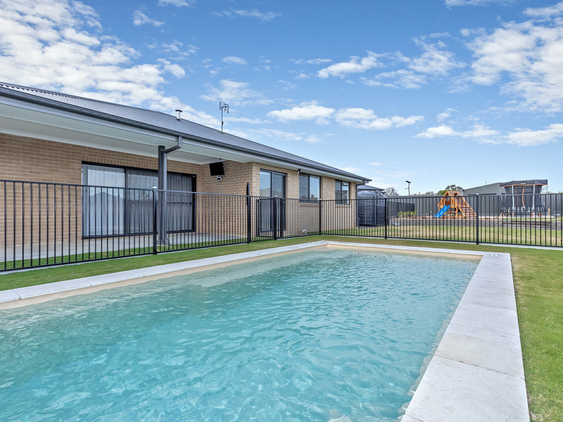14 Angus Place, CALALA