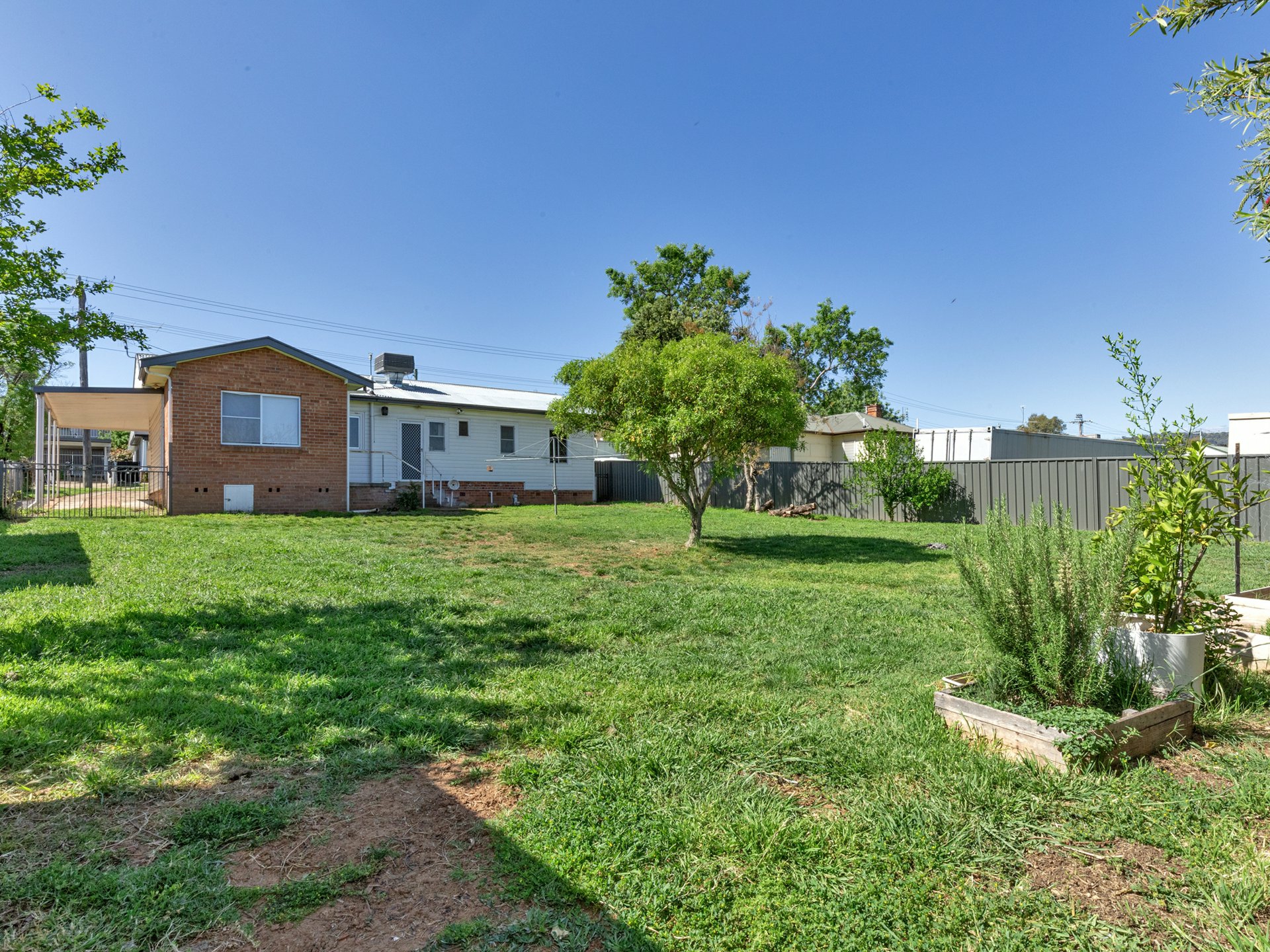 15 Johnston Street, NORTH TAMWORTH