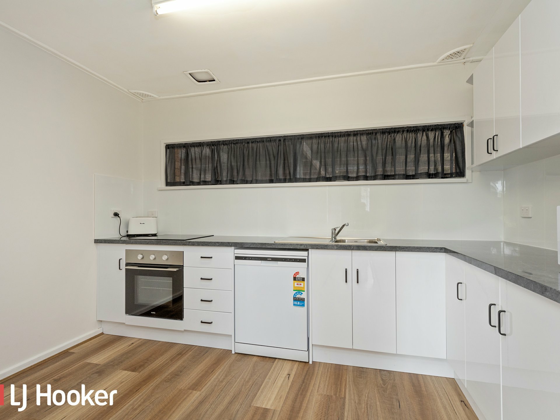 Unit 11/9-13 Diane Street, SOUTH TAMWORTH