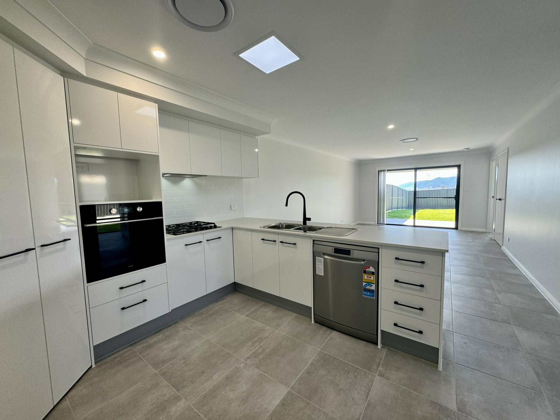 92 Evesham Circuit, NORTH TAMWORTH
