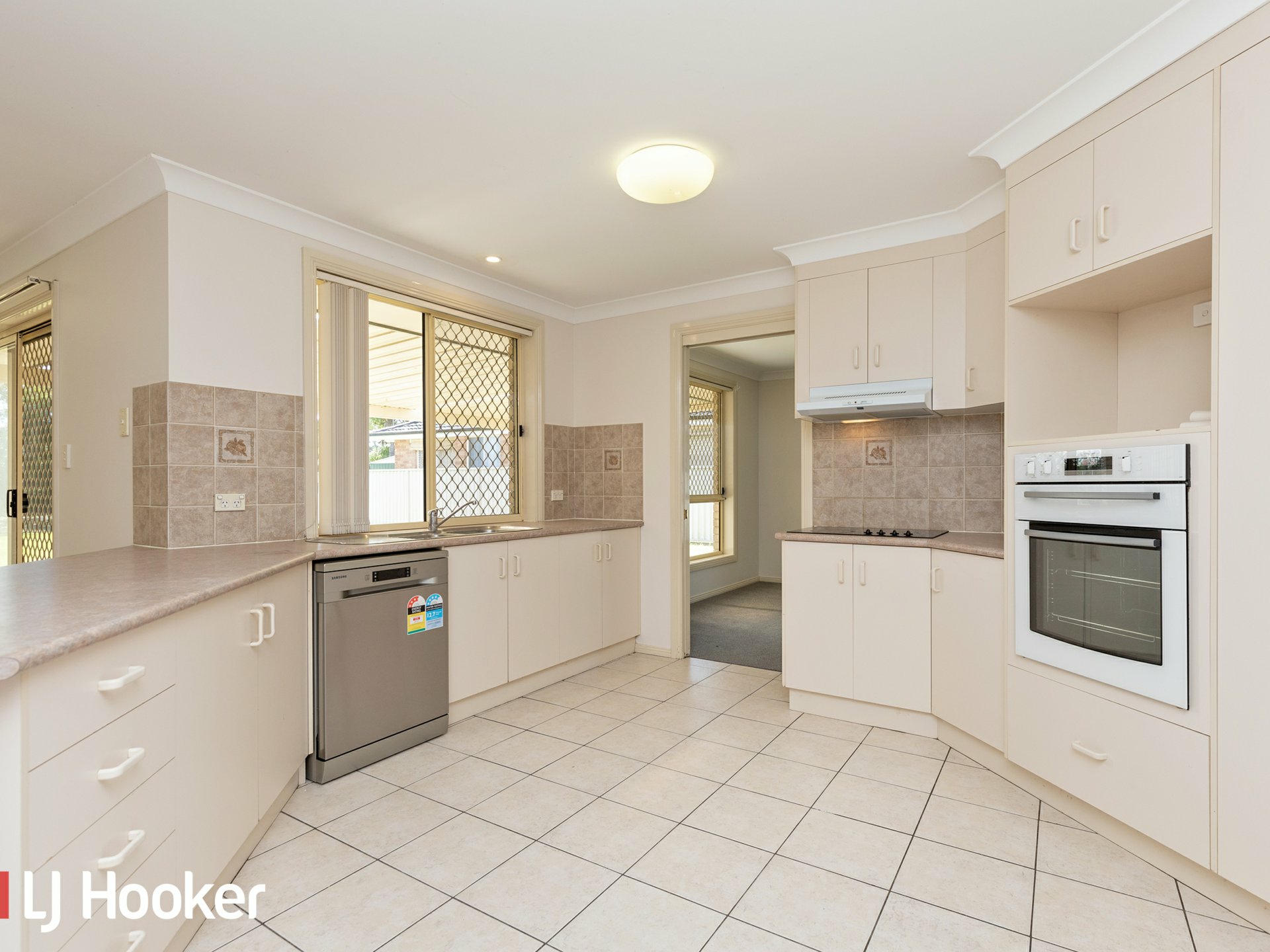 33 Wahroonga Drive, HILLVUE