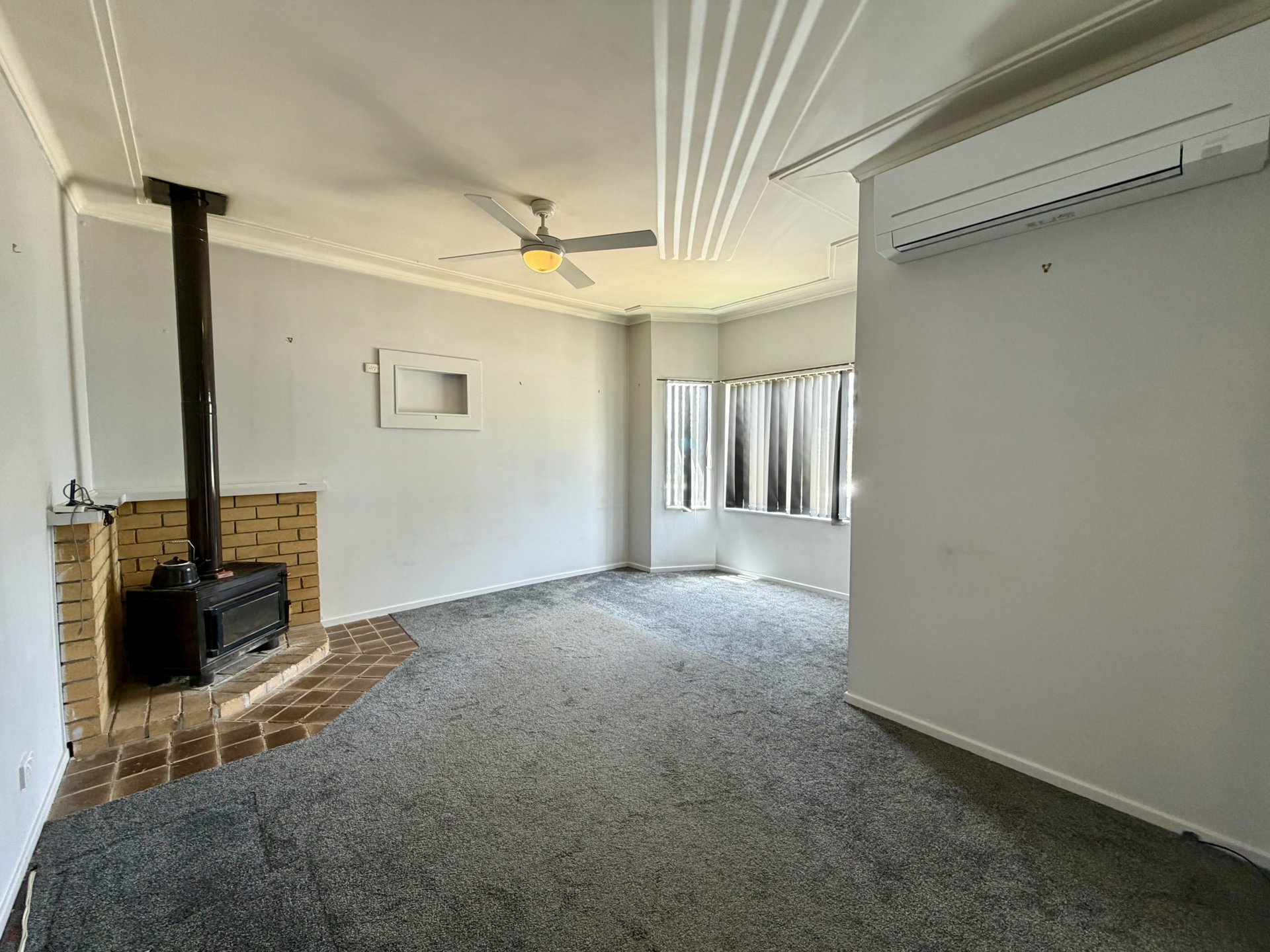 32 Robert Street — photo 4 of 10