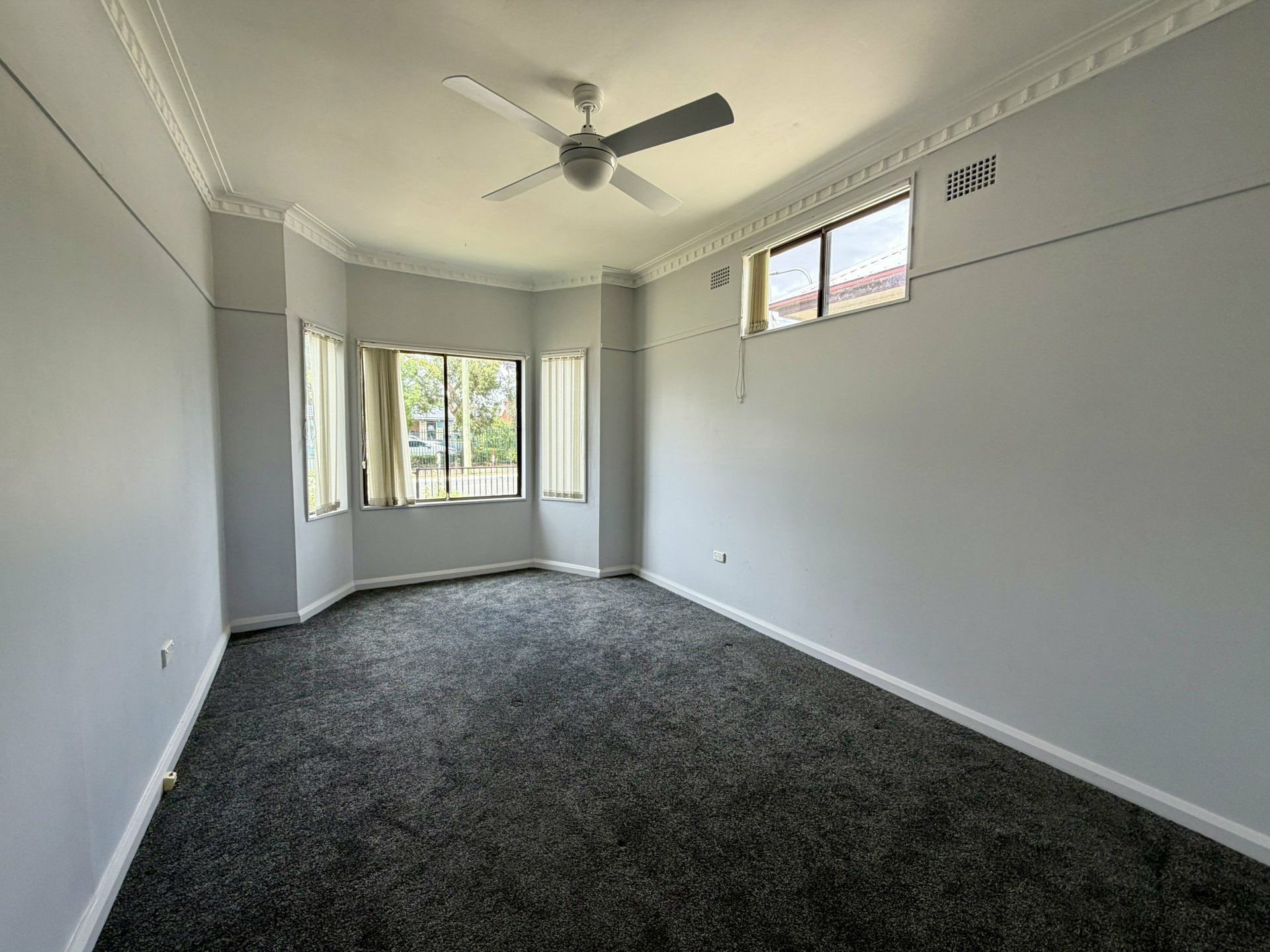 32 Robert Street — photo 8 of 10