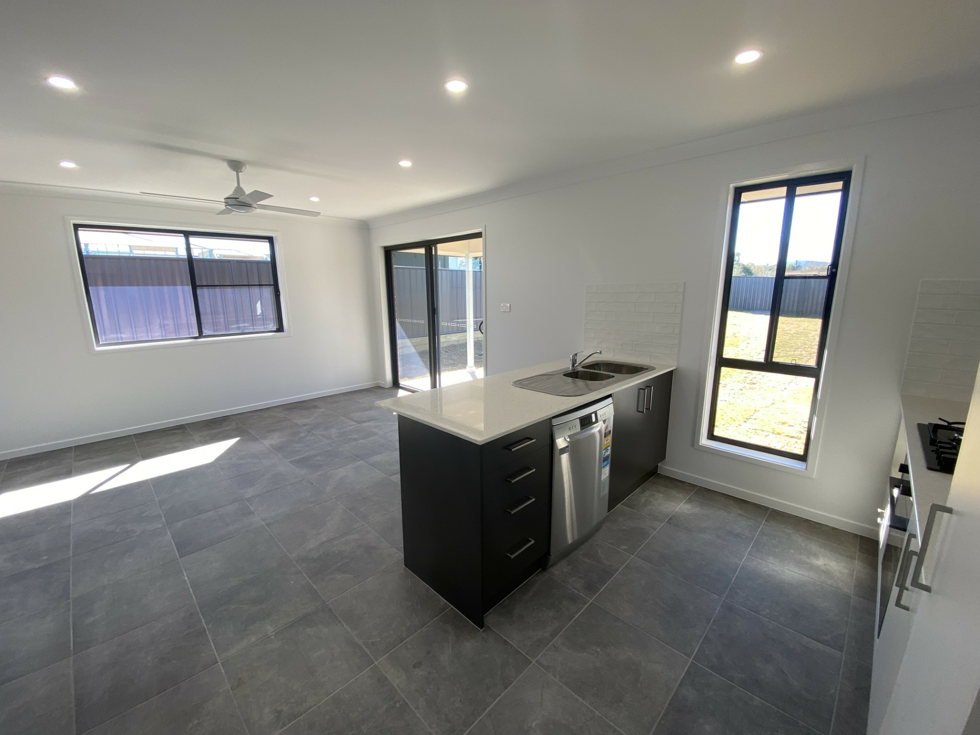 1/38 Cliffdale Place — photo 2 of 9