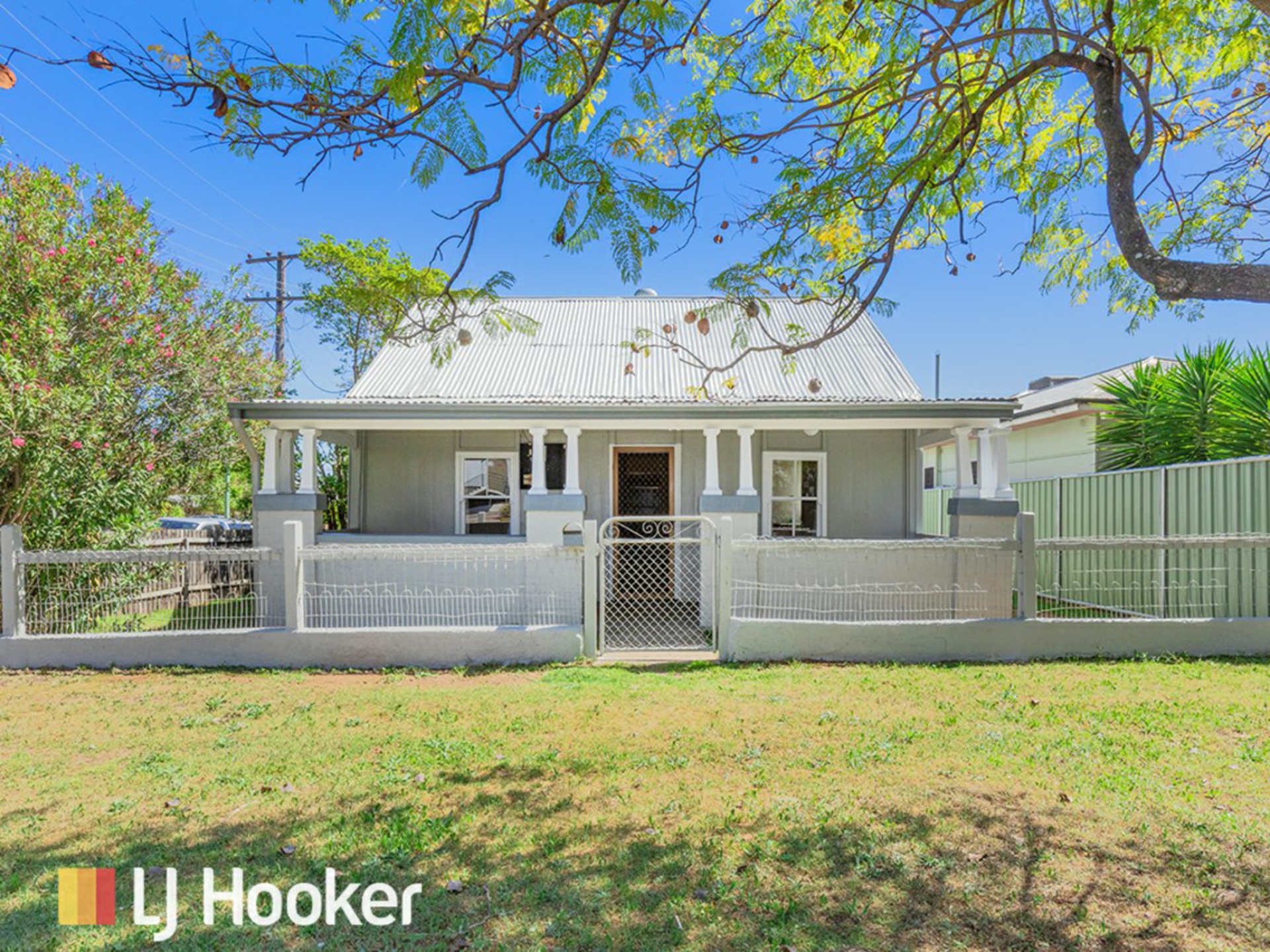 51 Crown Street — photo from LJ Hooker Tamworth