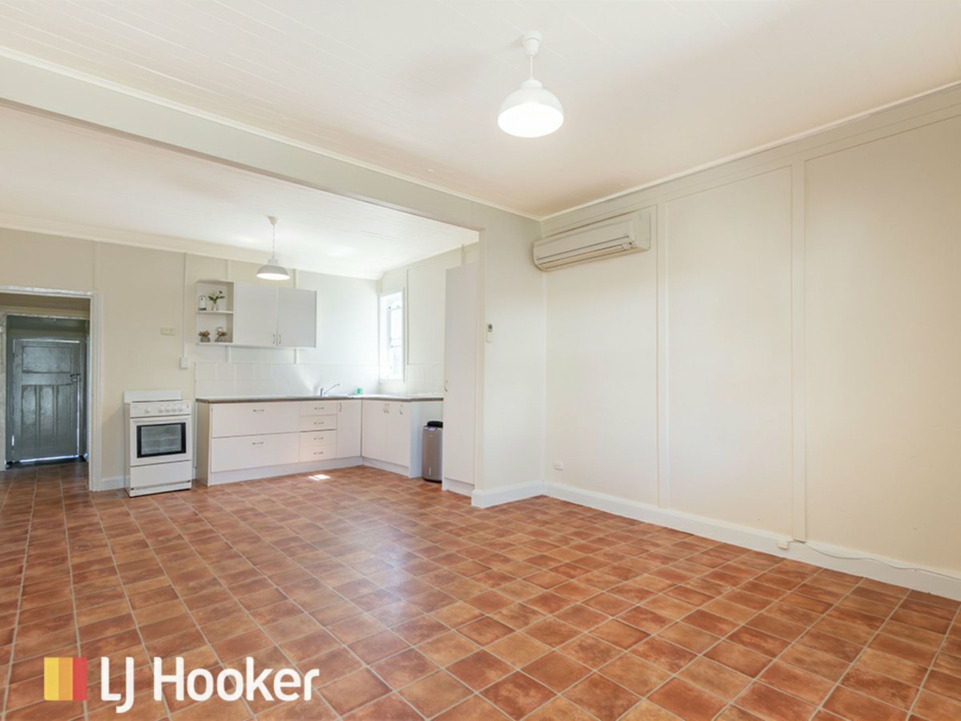 51 Crown Street — photo 2 of 17