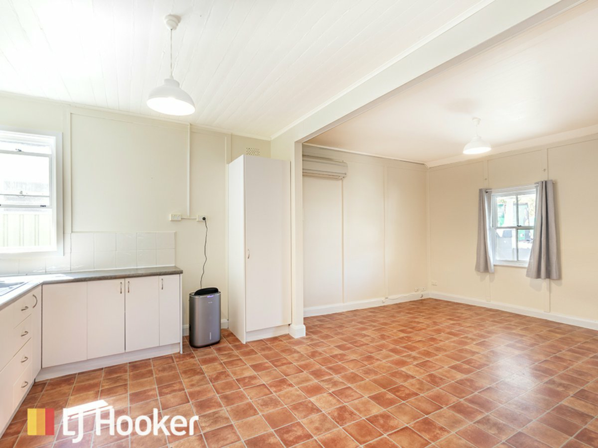 51 Crown Street — photo 3 of 17