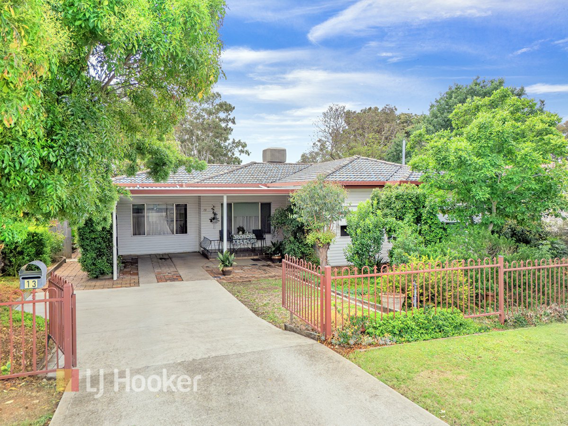 13 Oak Street — photo from LJ Hooker Tamworth