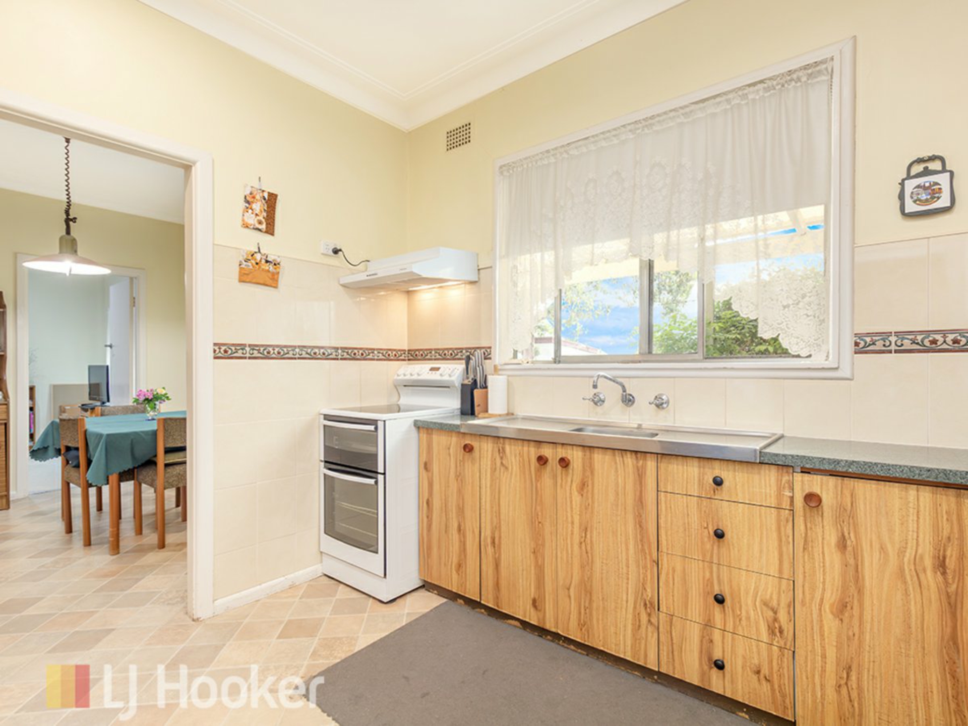 13 Oak Street — photo 2 of 13