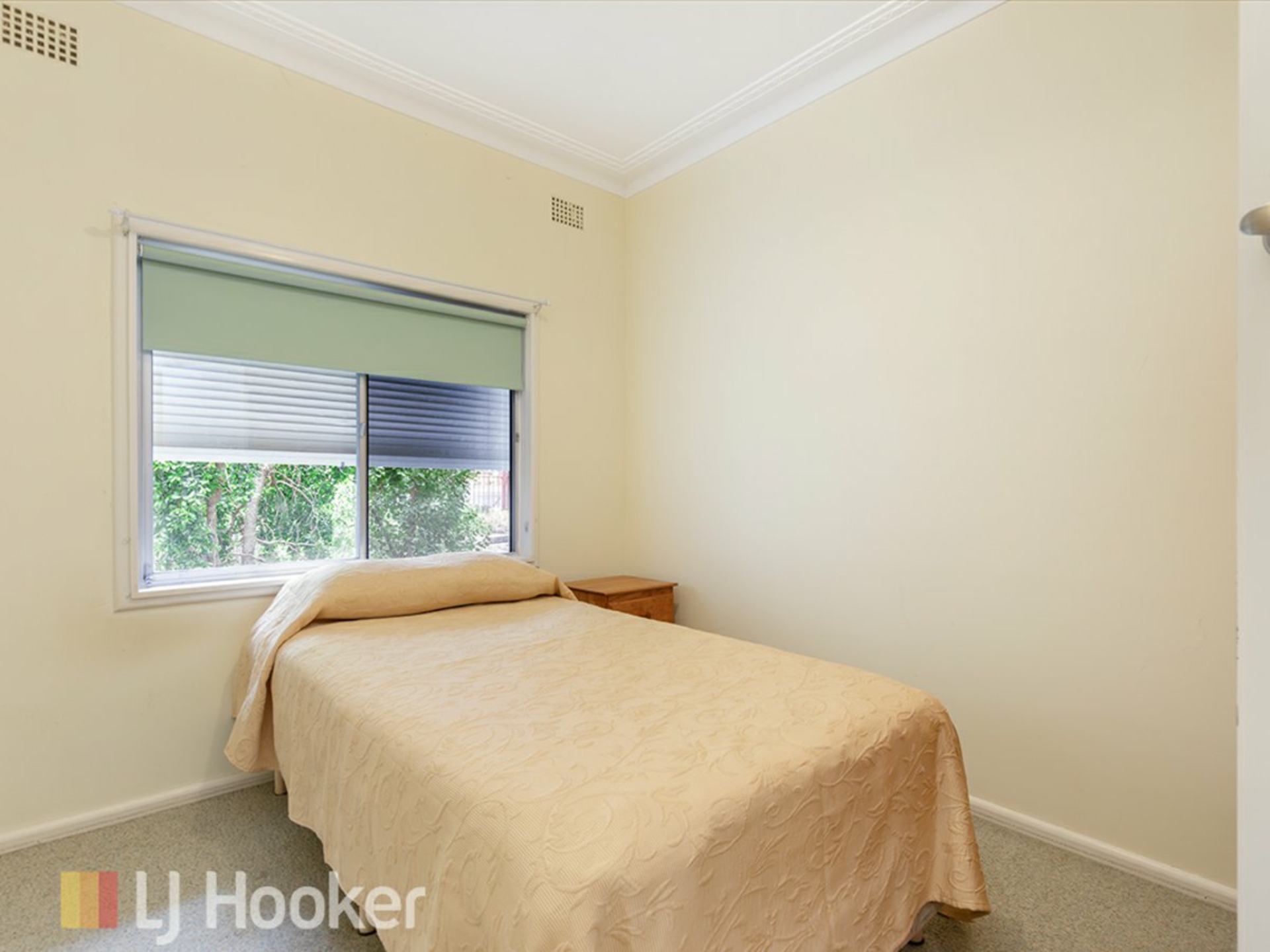 13 Oak Street — photo 4 of 13