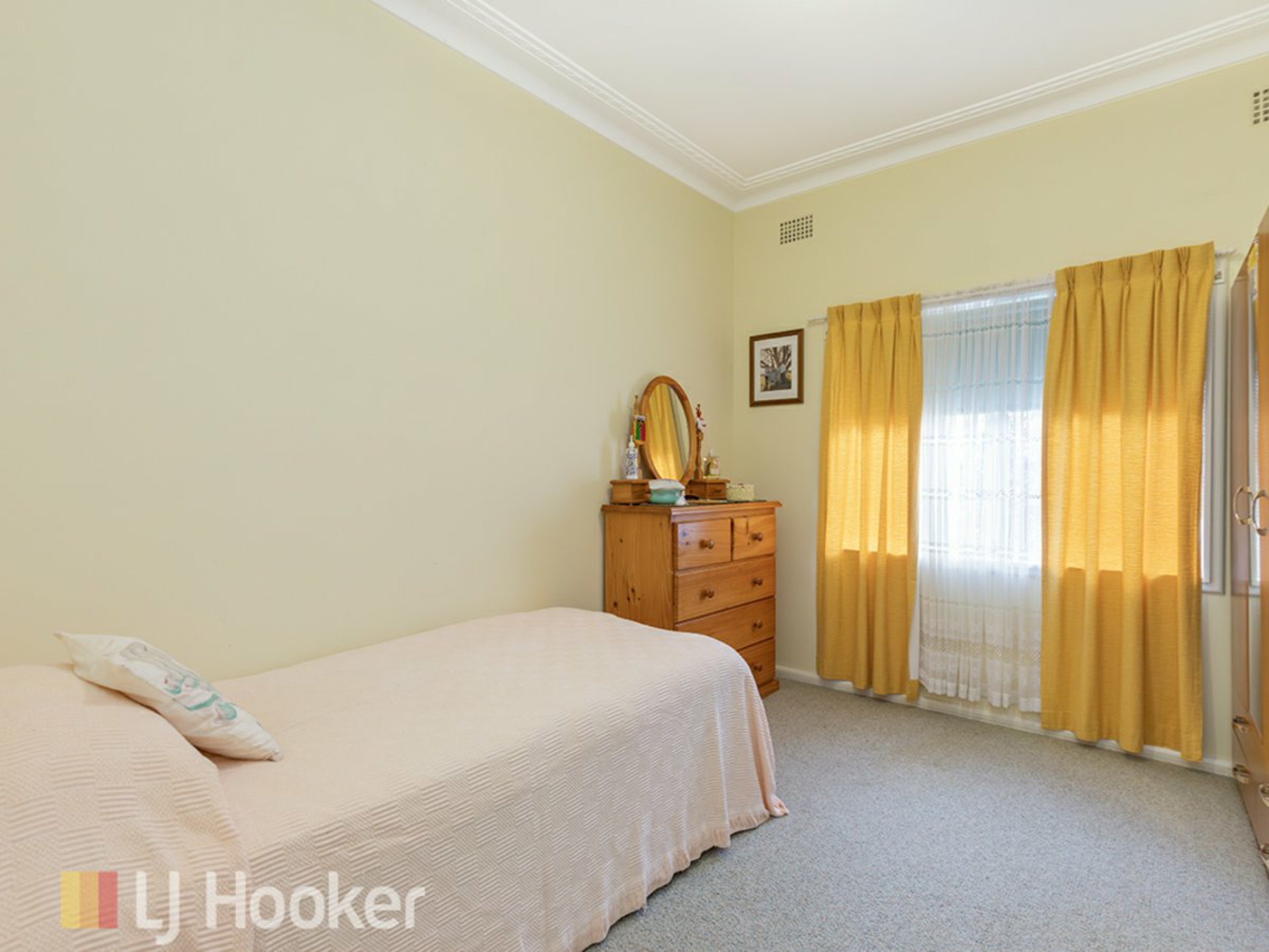 13 Oak Street — photo 5 of 13