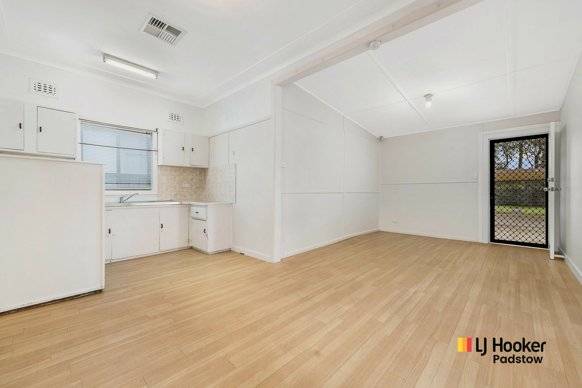 22 Swan Street — photo 3 of 7
