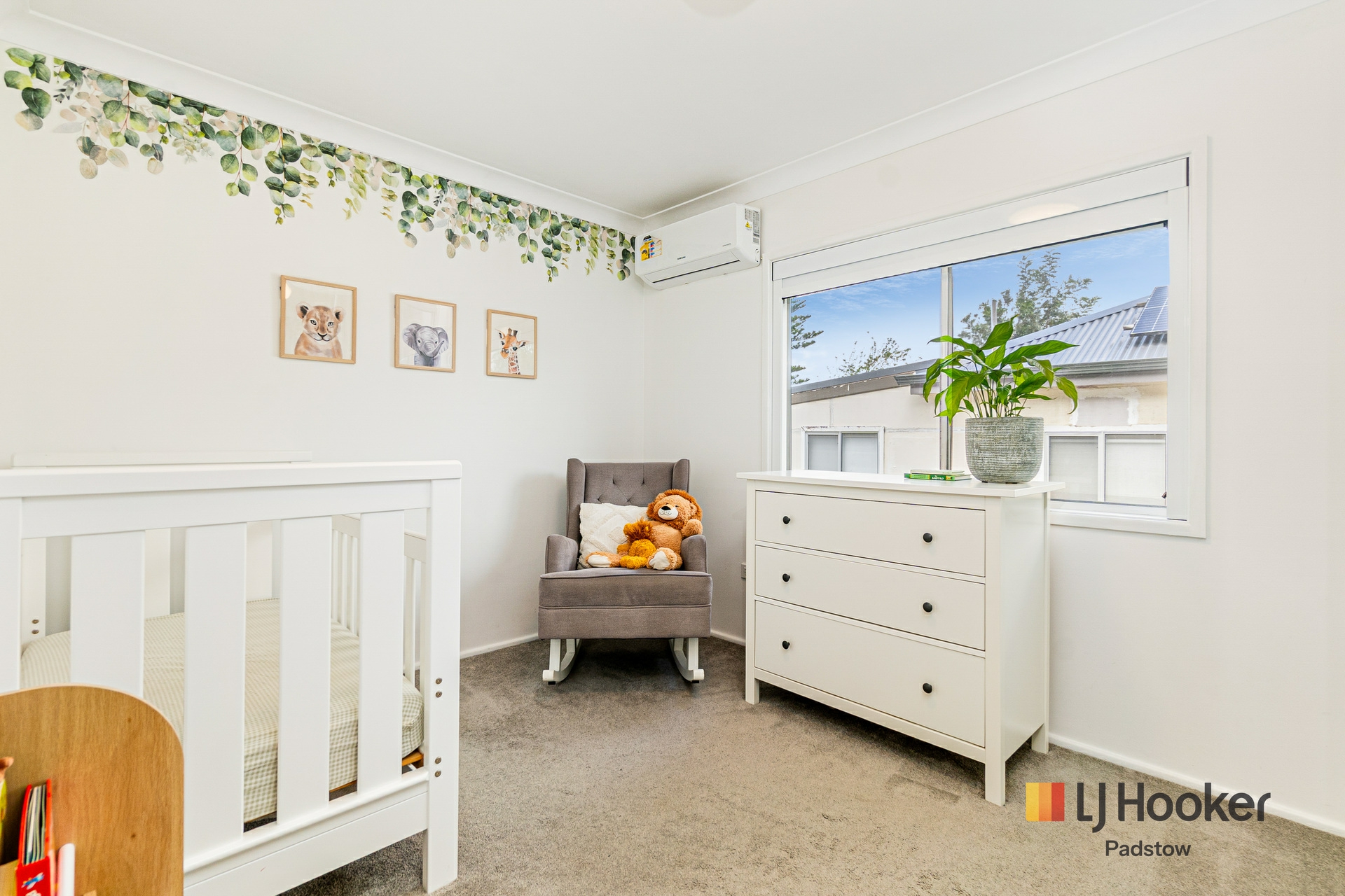 33 Spring Street — photo 8 of 14