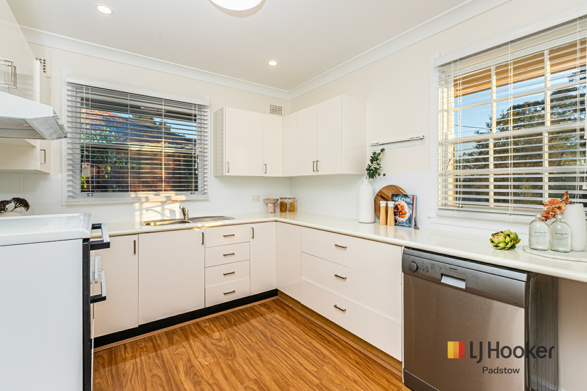 1/9 Wilberforce Road — photo 3 of 13