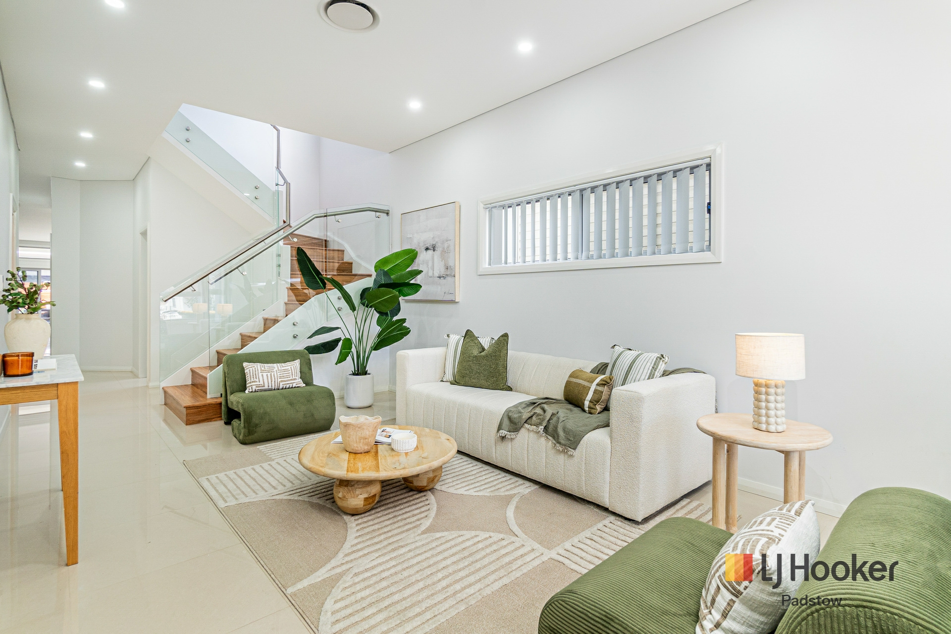 122 Tower Street — photo 3 of 14