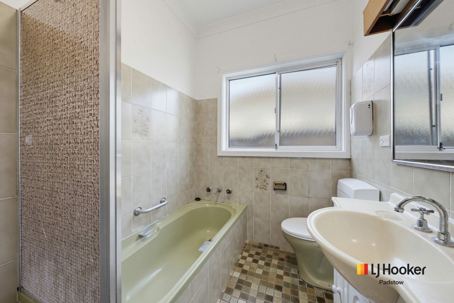 19 Prosser Avenue — photo 5 of 6