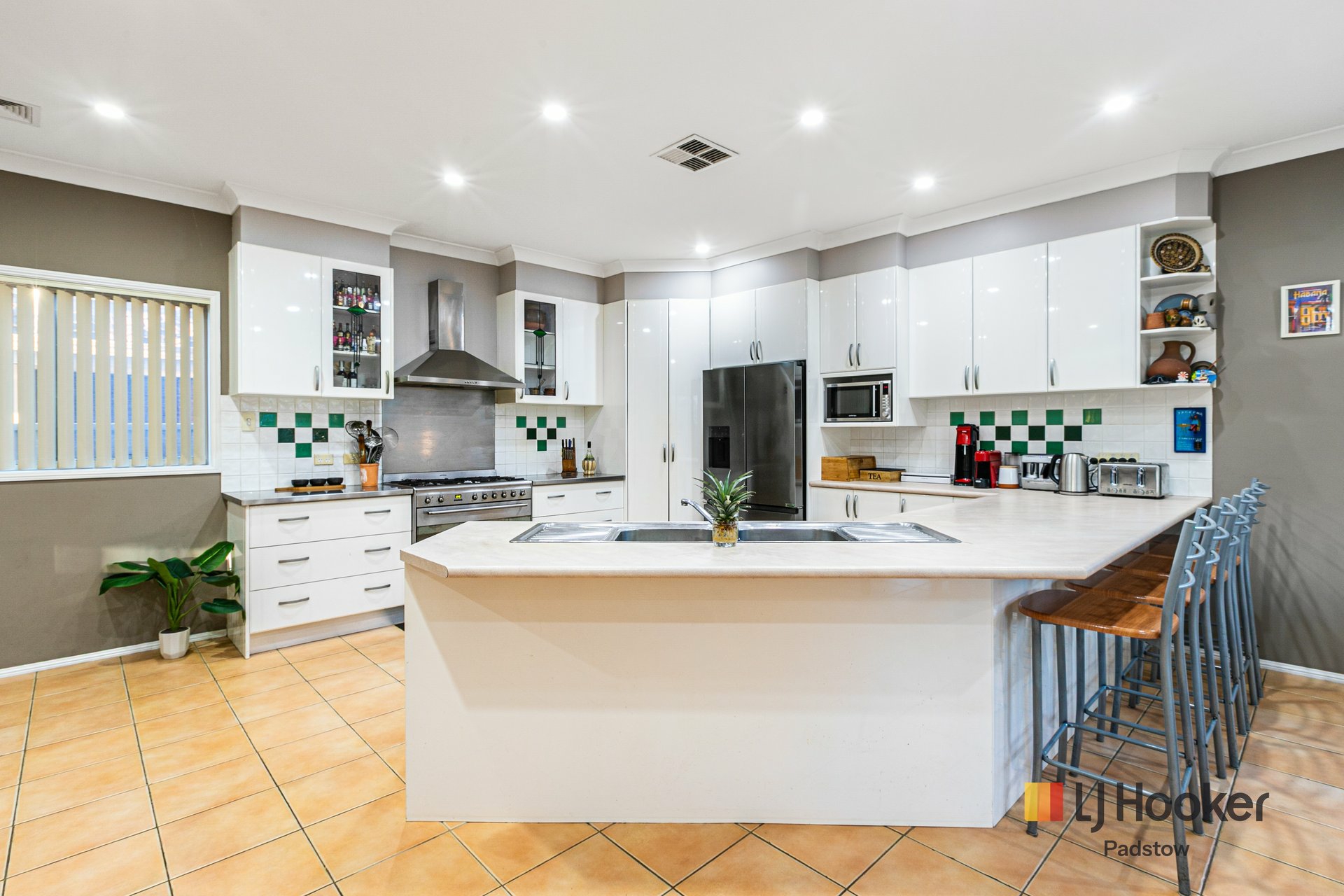 26 Leah Avenue — photo 3 of 15