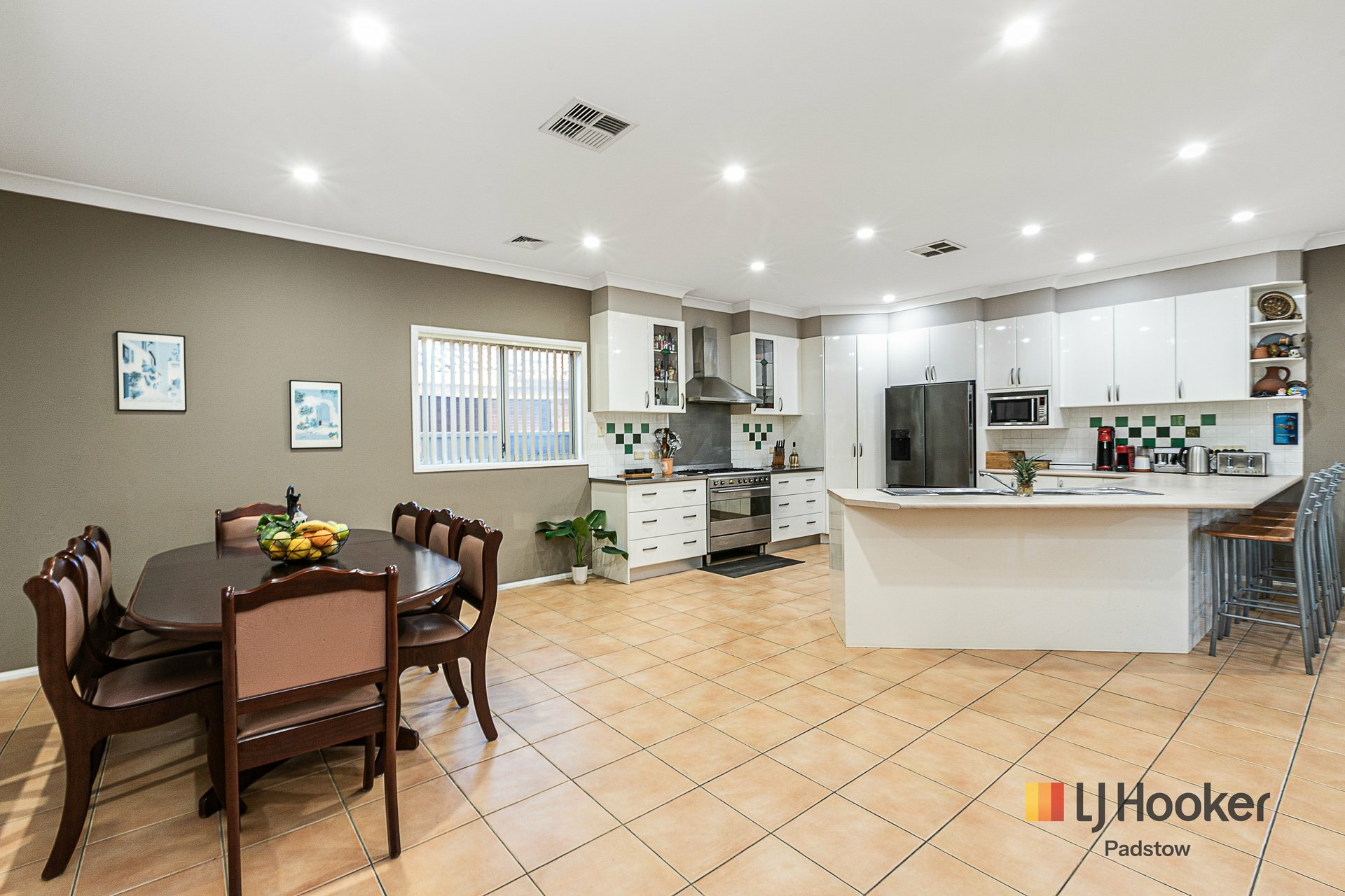 26 Leah Avenue — photo 4 of 15
