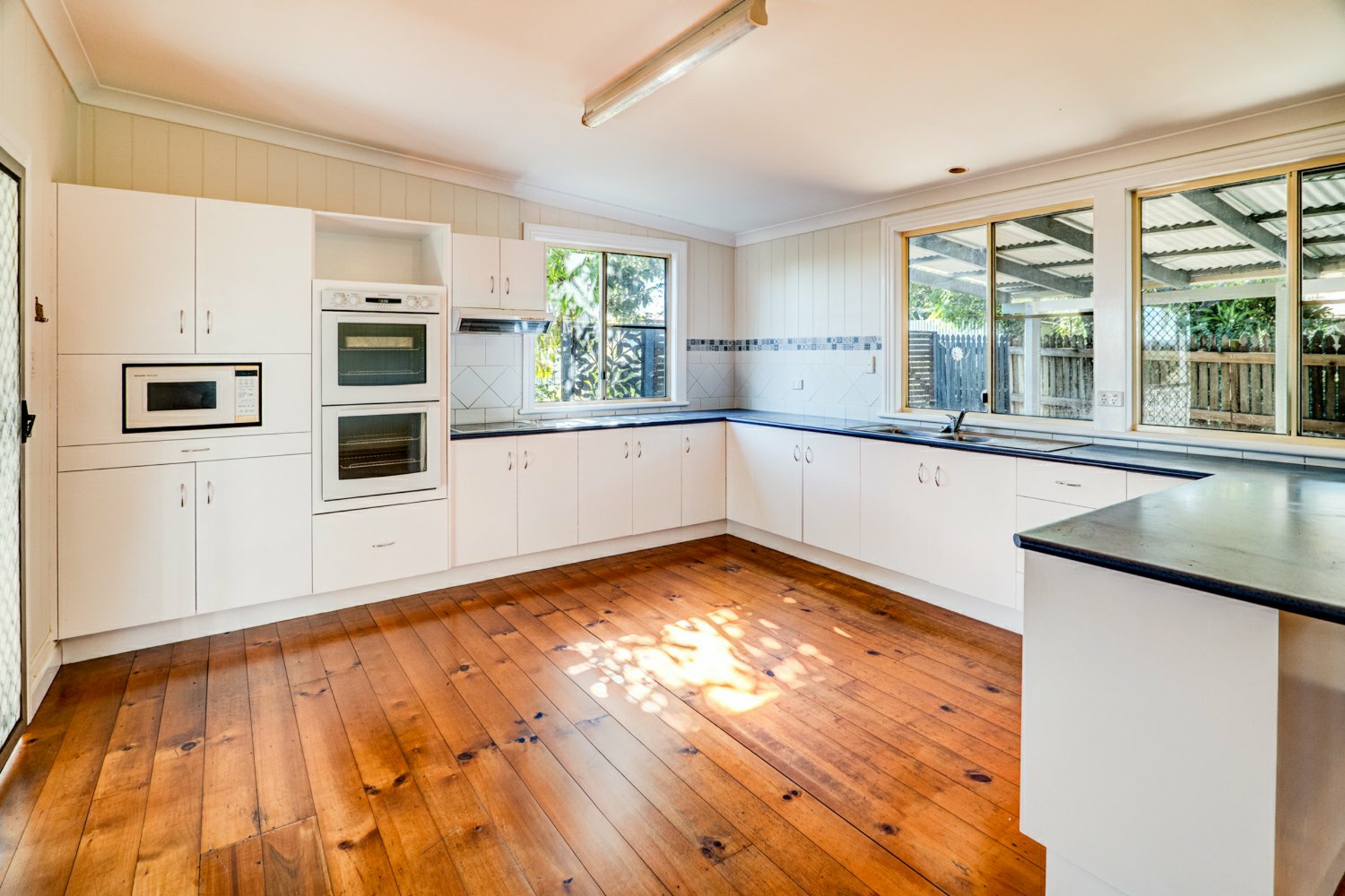 92 Woodlands Road, GATTON