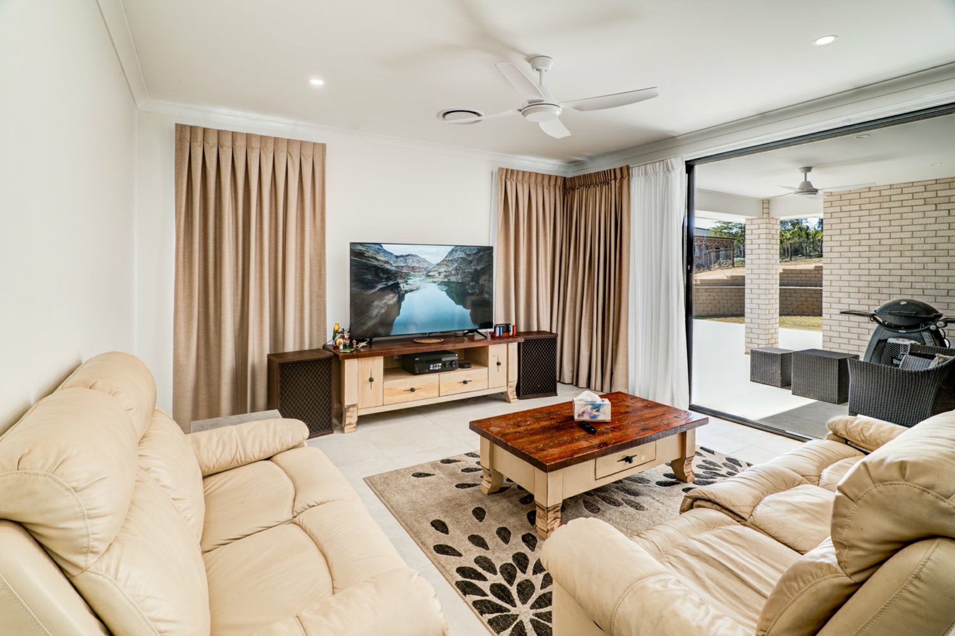 9 Spotted Gum Road — photo 3 of 22