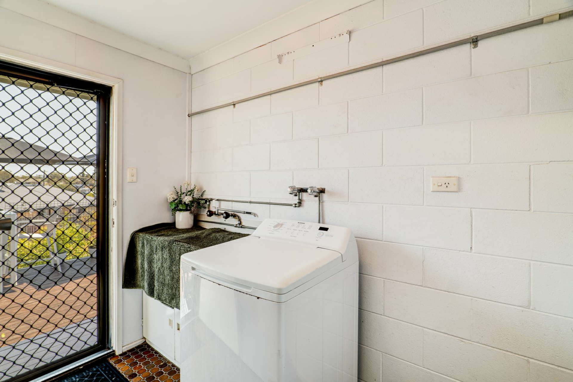 Unit 1/41 Woodlands Road — photo 9 of 16