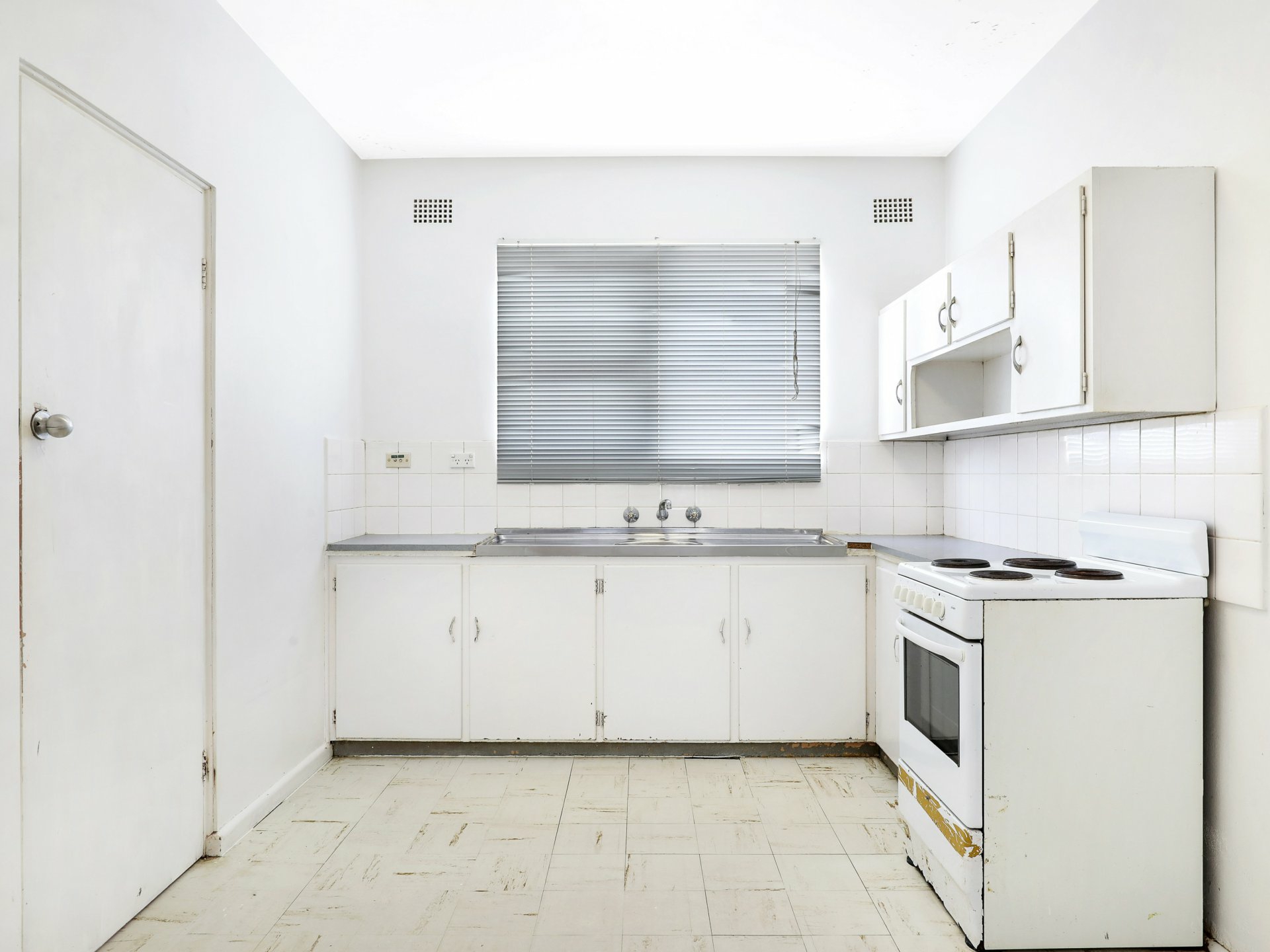 4/8 London Drive, WEST WOLLONGONG