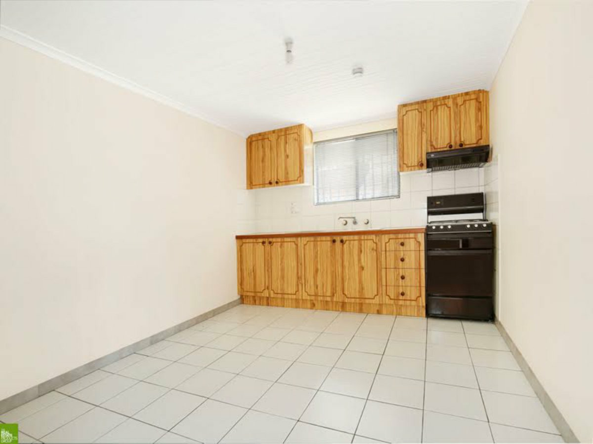4 Staff Road, CORDEAUX HEIGHTS