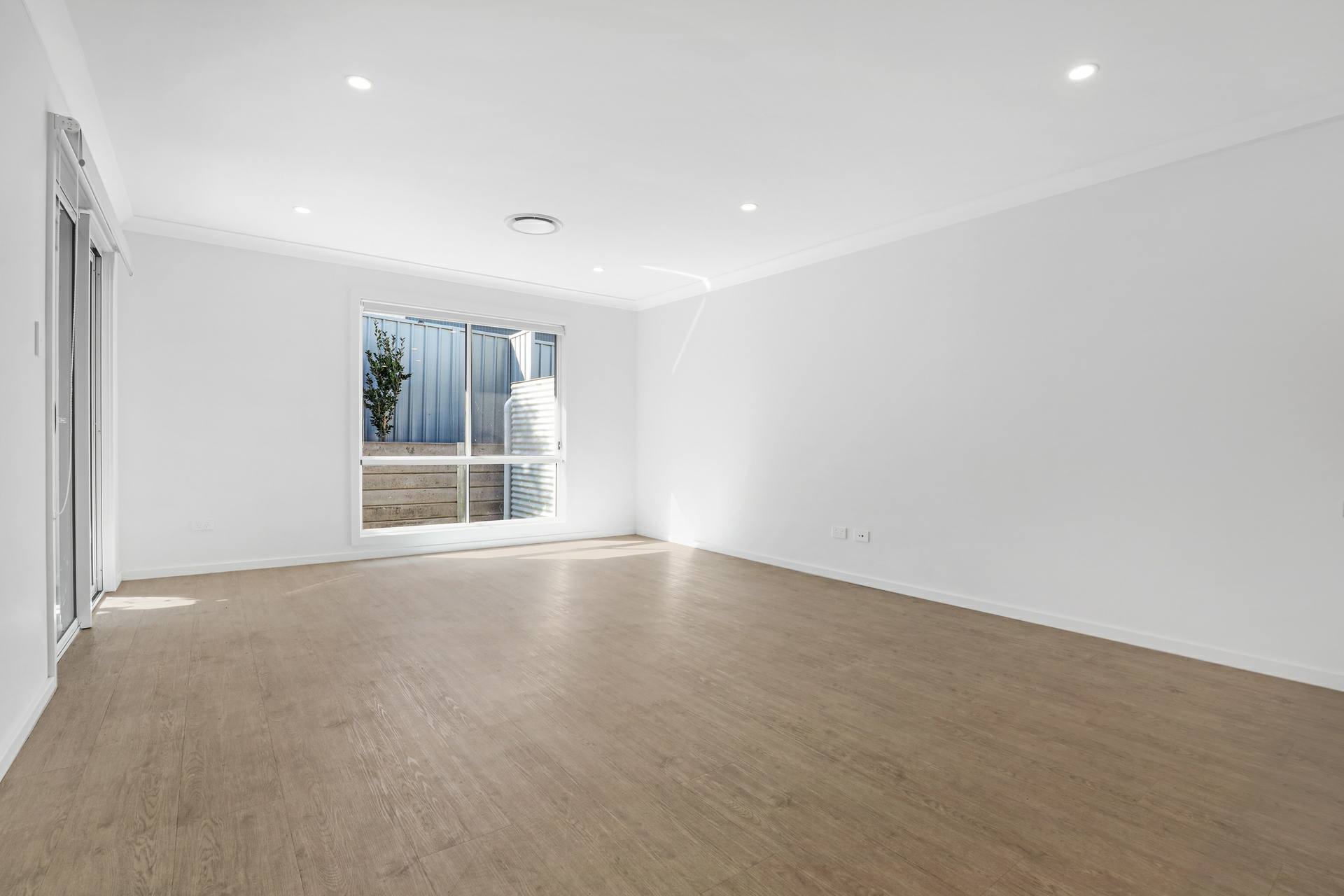 38/30 Cavanagh Lane — photo 3 of 9