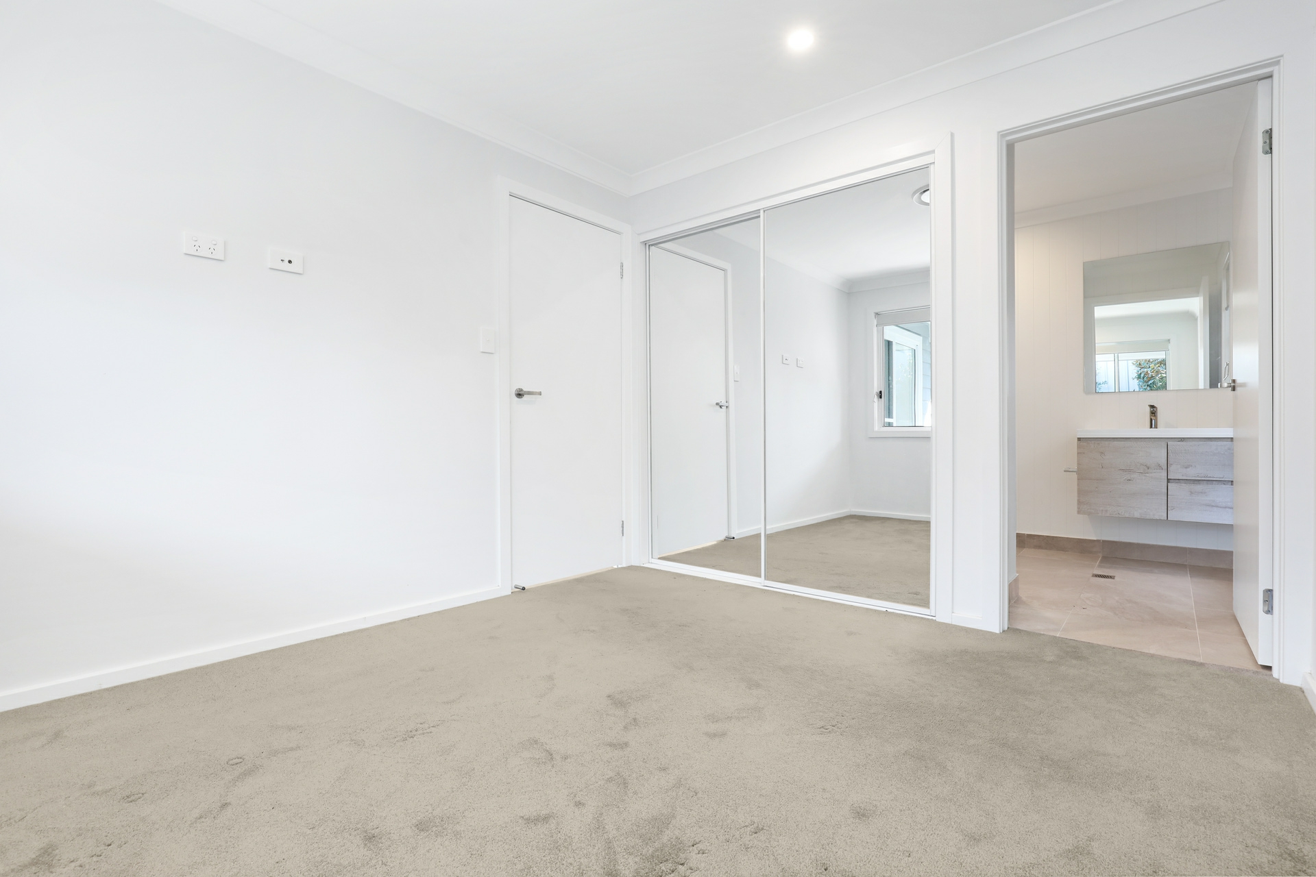 38/30 Cavanagh Lane — photo 4 of 9