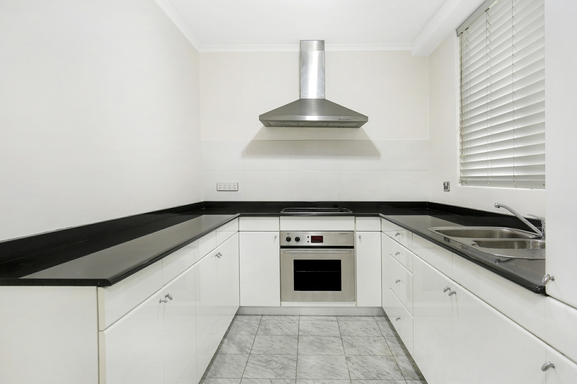 21/50-52 Keira Street — photo 3 of 6