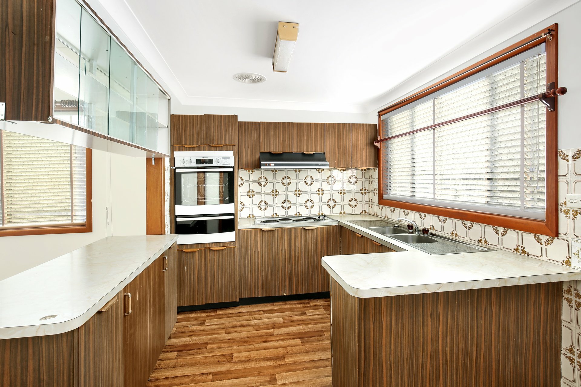 74 Rowland Avenue — photo 3 of 6