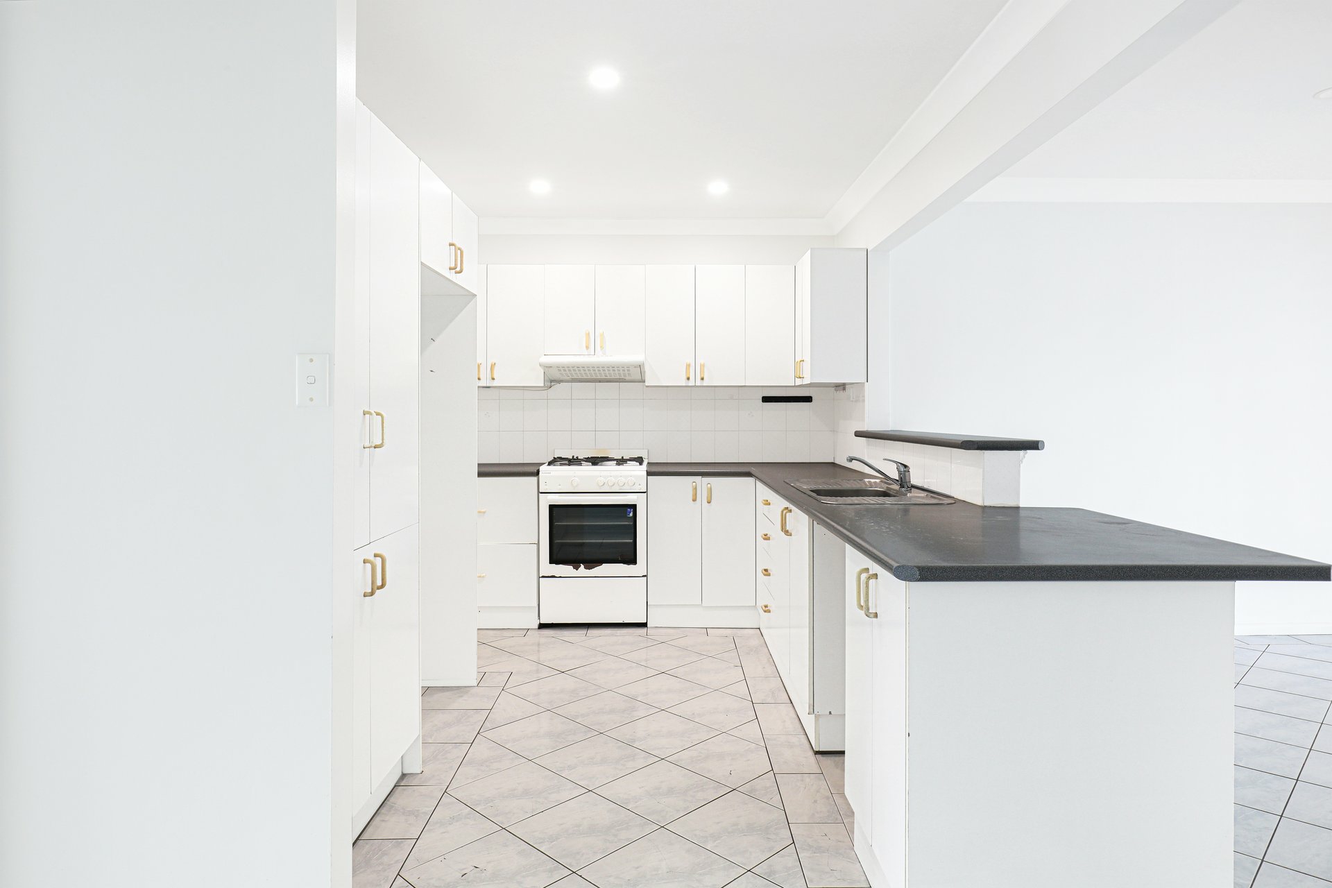 140 Lake Entrance Road — photo 3 of 6